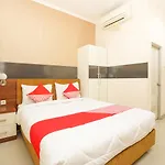 OYO 450 Semampir Residence Near RSU Premier Surabaya Kota Surabaya