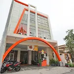 OYO 450 Semampir Residence Near RSU Premier Surabaya Kota Surabaya