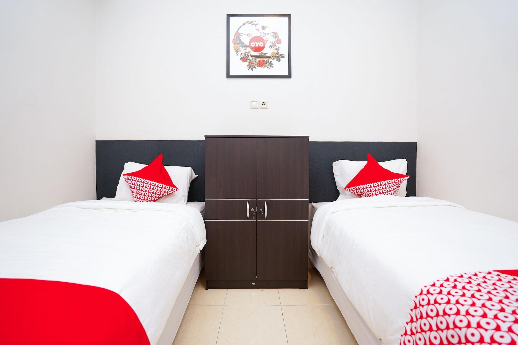 Oyo 450 Semampir Near Rsu Premier Kota Hotel 3*