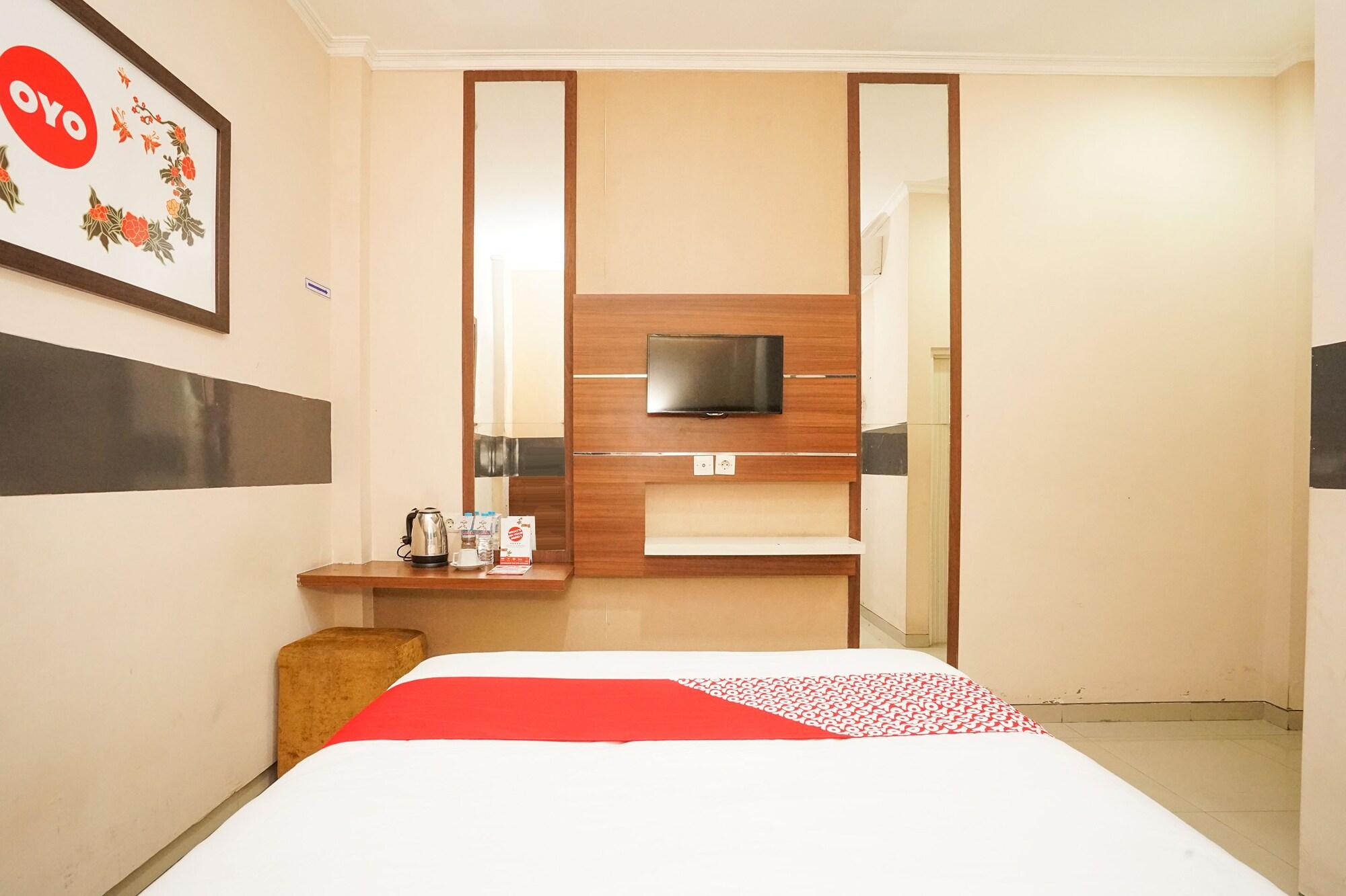 Oyo 450 Semampir Near Rsu Premier Kota Hotel Surabaya