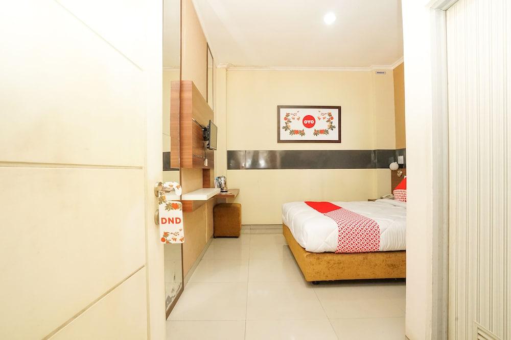 Oyo 450 Semampir Near Rsu Premier Kota 3* Surabaya