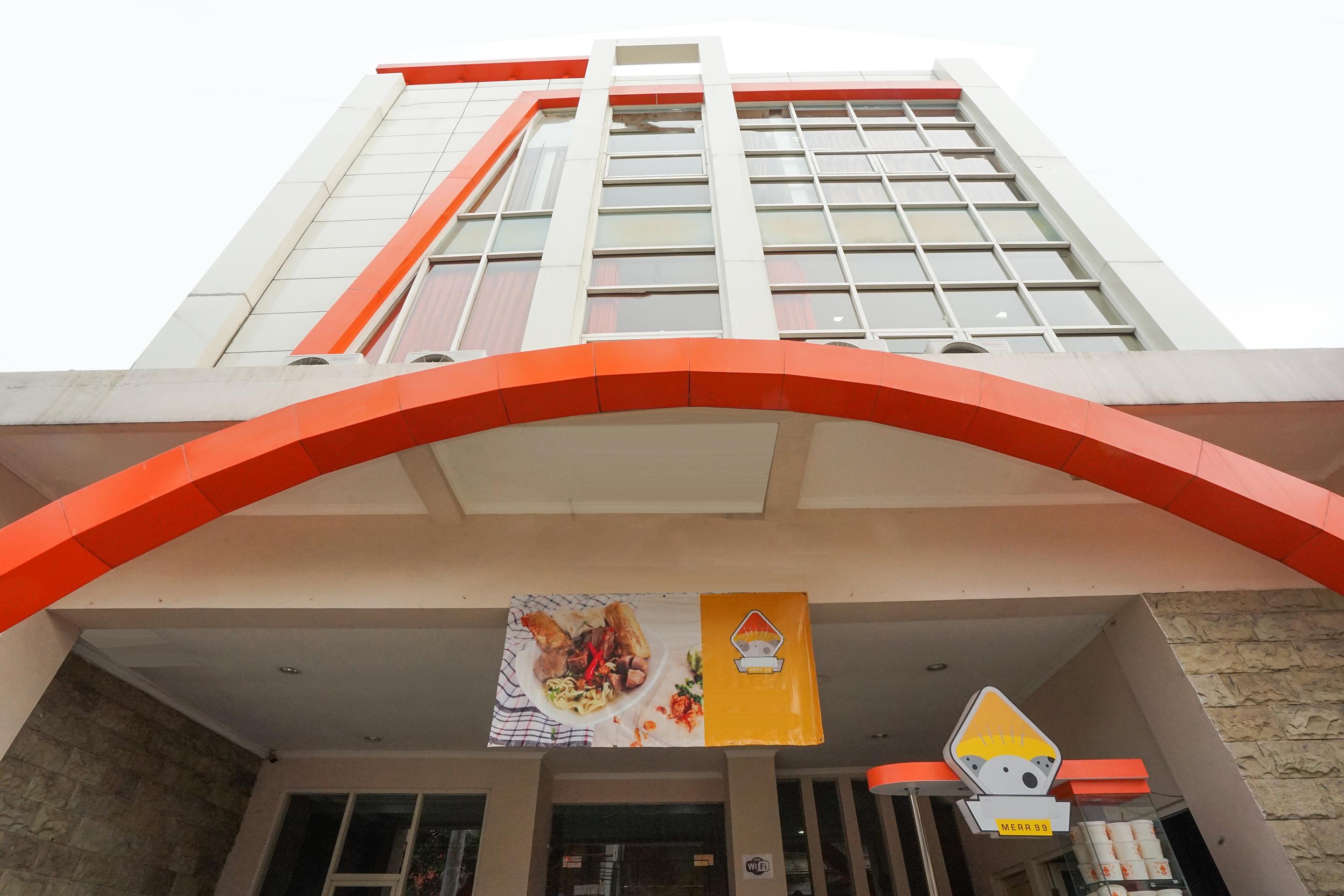 Hotel Oyo 450 Semampir Near Rsu Premier Kota 3*