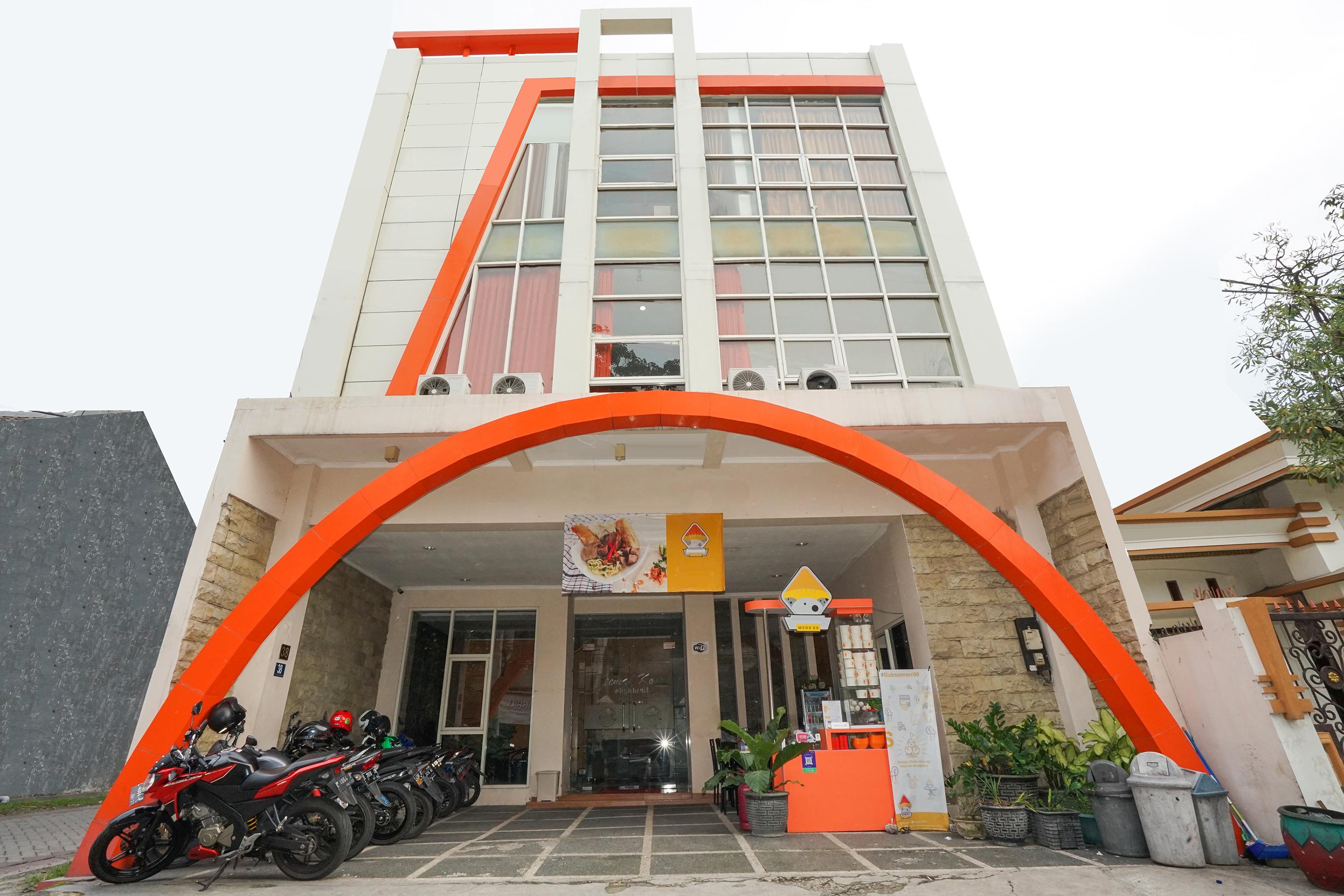 Hotel Oyo 450 Semampir Near Rsu Premier Kota Surabaya