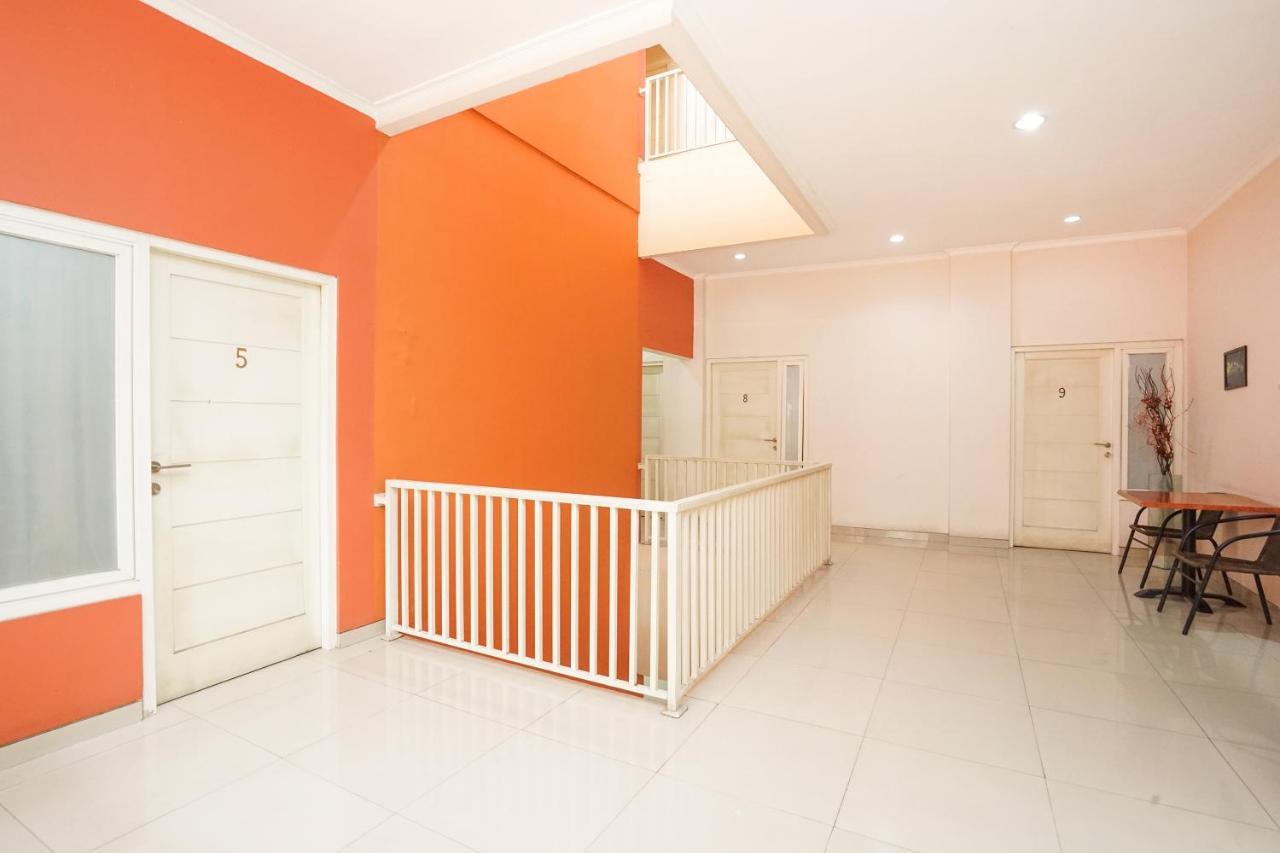 Oyo 450 Semampir Near Rsu Premier Kota Hotel Surabaya