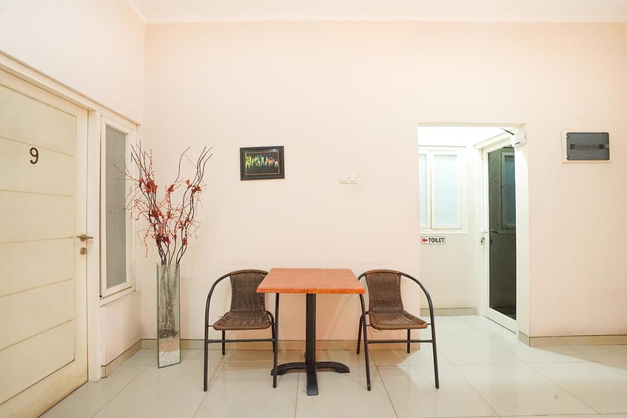 Hotel Oyo 450 Semampir Near Rsu Premier Kota 3*